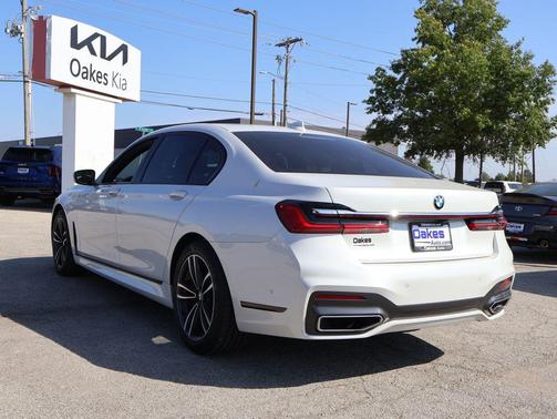 2021 BMW 740 xDrive