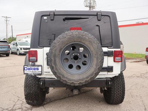 Bright White 2017 Jeep Wrangler Unlimited Sahara