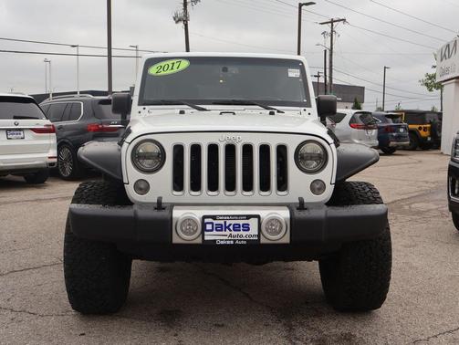 Bright White 2017 Jeep Wrangler Unlimited Sahara