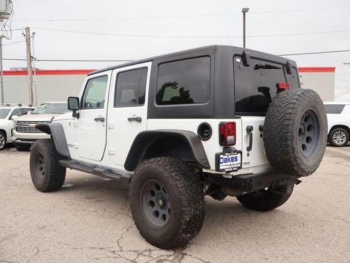 Bright White 2017 Jeep Wrangler Unlimited Sahara