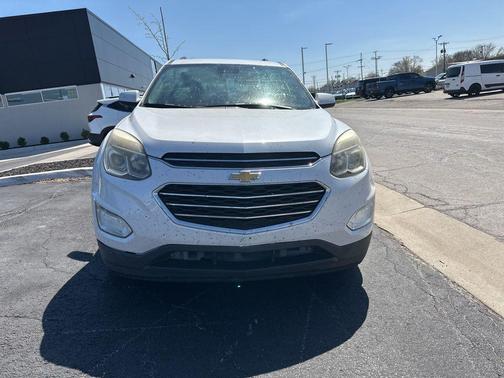 Iridescent Pearl Tricoat 2017 Chevrolet Equinox 1LT