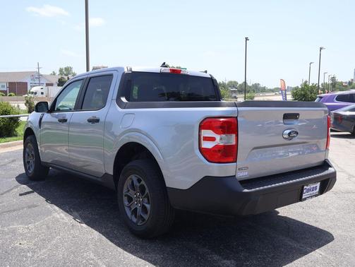 Iconic Silver Metallic 2024 Ford Maverick XLT