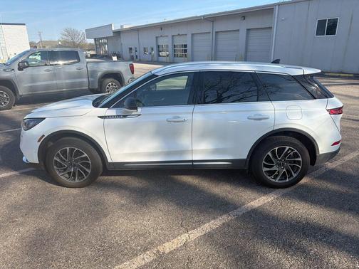 PRISTINE WHITE MET TRI-COAT 2020 Lincoln Corsair Standard