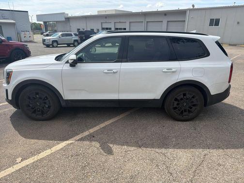 Glacial White Pearl 2022 Kia Telluride SX