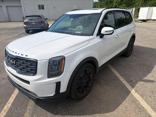 Glacial White Pearl 2022 Kia Telluride SX