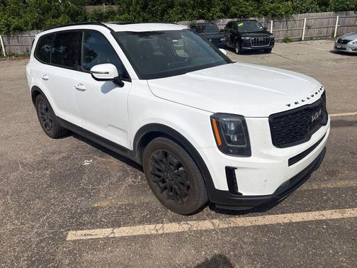 Glacial White Pearl 2022 Kia Telluride SX