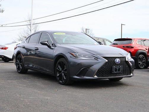 2022 Lexus ES 300h F SPORT