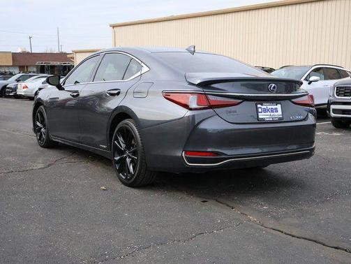 2022 Lexus ES 300h F SPORT