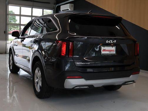 2025 Kia Sorento LX
