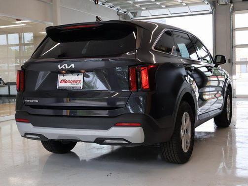 2025 Kia Sorento LX
