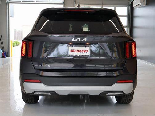 2025 Kia Sorento LX