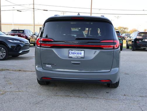 2021 Chrysler Pacifica Touring L