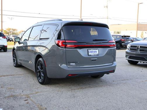2021 Chrysler Pacifica Touring L