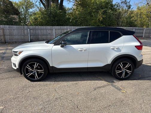 2019 Volvo XC40 T5 R-Design
