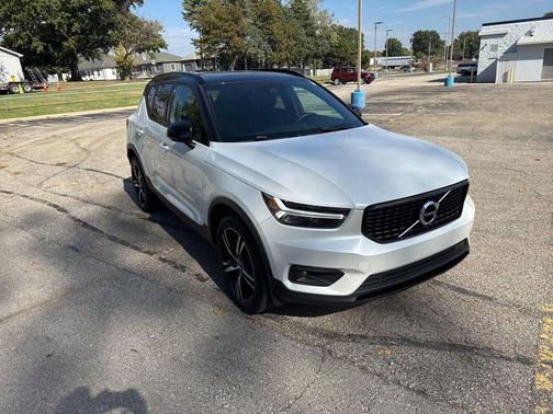 2019 Volvo XC40 T5 R-Design