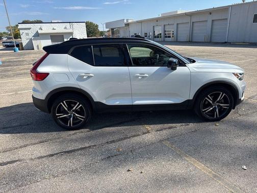 2019 Volvo XC40 T5 R-Design