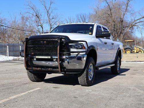 2017 RAM 2500 Tradesman Crew Cab 4x4 6'4' Box