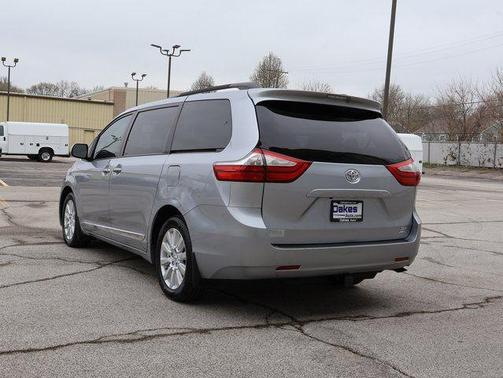 Silver Sky Metallic 2017 Toyota Sienna XLE