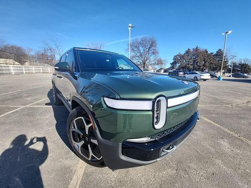 2023 Rivian R1S Adventure