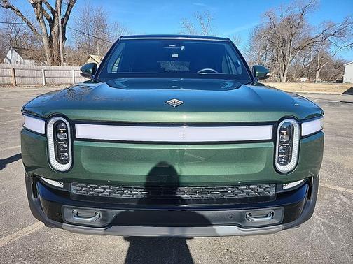 2023 Rivian R1S Adventure