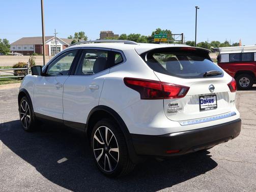 Glacier White 2017 Nissan Rogue Sport SL