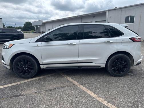 Oxford White 2024 Ford Edge SE