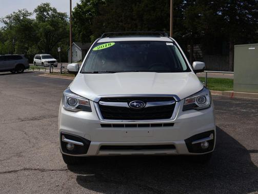 Crystal White Pearl 2018 Subaru Forester 2.5i Touring
