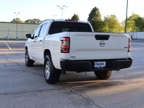 2022 Nissan Frontier S