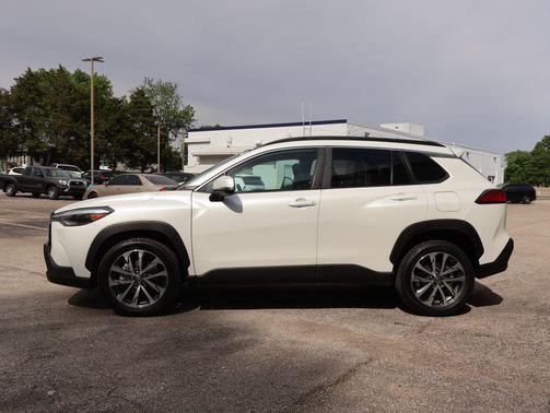 Wind Chill Pearl 2023 Toyota Corolla Cross XLE
