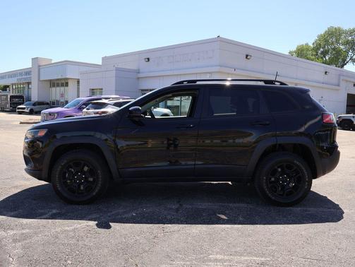 Diamond Black Crystal Pearlcoat 2022 Jeep Cherokee X 4x4