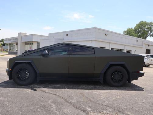 Stainless Steel 2024 Tesla Cybertruck Cyberbeast