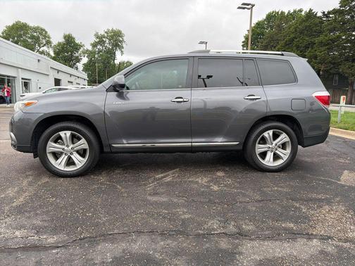 Magnetic Gray Metallic 2013 Toyota Highlander Limited
