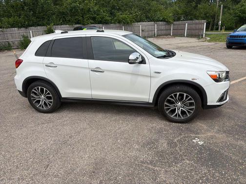Pearl White 2019 Mitsubishi Outlander Sport SE