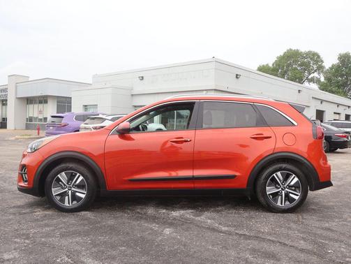 Solar Orange 2022 Kia Niro LXS