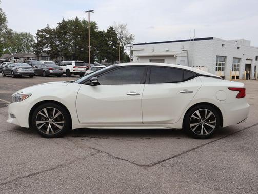 Pearl White 2017 Nissan Maxima 3.5 Platinum
