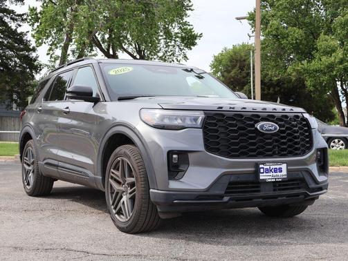CARBONIZED GRAY METALLIC 2025 Ford Explorer ST-Line
