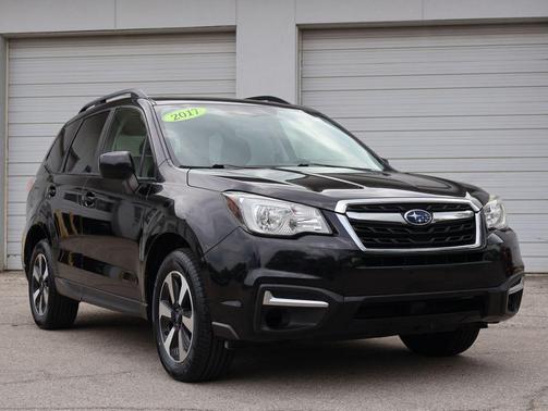 Crystal Black Silica 2017 Subaru Forester 2.5i Premium