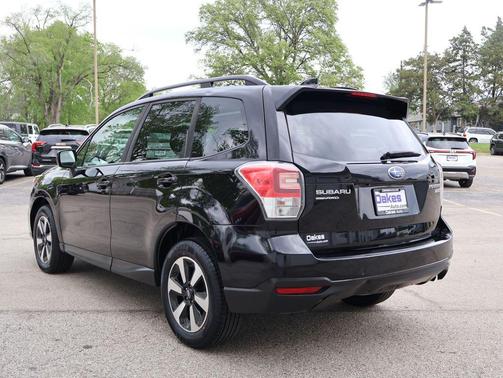 Crystal Black Silica 2017 Subaru Forester 2.5i Premium