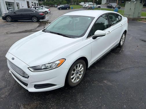OXFORD WHITE 2016 Ford Fusion S