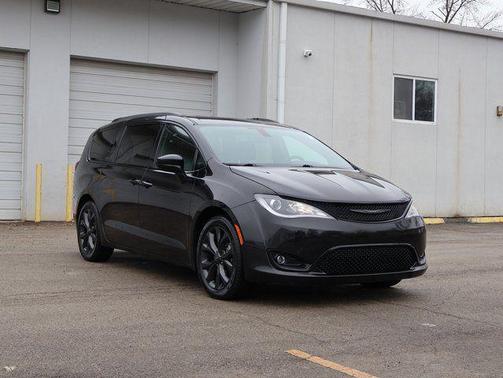 2020 Chrysler Pacifica Touring L