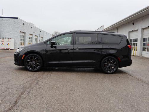 2020 Chrysler Pacifica Touring L