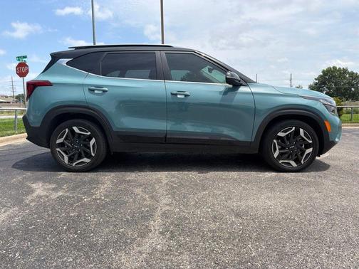 Pluton Blue/Black Roof 2024 Kia Seltos SX Turbo