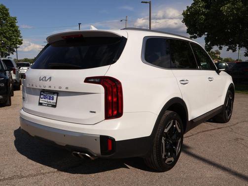 Glacial White Pearl 2024 Kia Telluride S