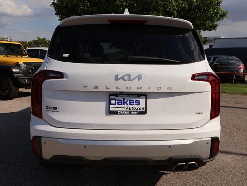 Glacial White Pearl 2024 Kia Telluride S