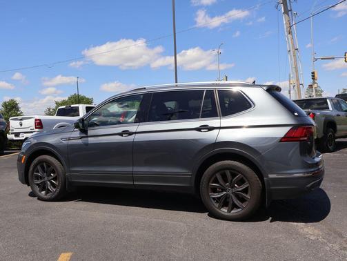 Platinum Gray Metallic 2023 Volkswagen Tiguan 2.0T SE