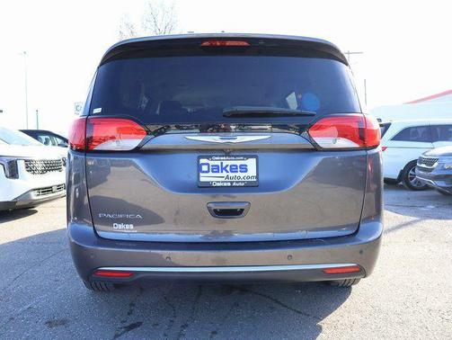 2018 Chrysler Pacifica Touring-L