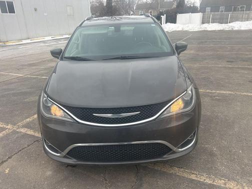 2018 Chrysler Pacifica Touring-L