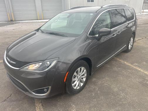 2018 Chrysler Pacifica Touring-L