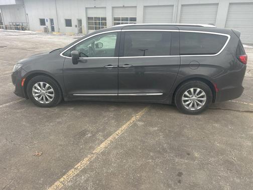 2018 Chrysler Pacifica Touring-L