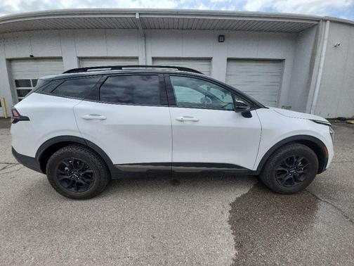 Glacier White Pearl/Ebony Black Roof 2024 Kia Sportage S